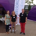 7. Ostfriesischer Kirchentag in Rhauderfehn: Natalia Lster und Carolin Hanke (v.l.) zusammen mit ihrem ev. Kollegen Jrgen Lojowski (r.), Experte fr Radwegekirchen und die niederschsischen Pilgerwege.